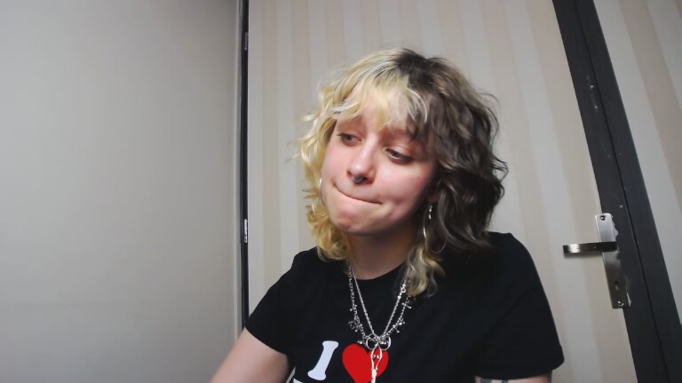 HALSEYx's Streamate show and profile