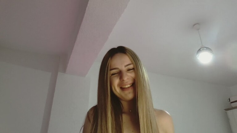 EMYILIA's Streamate show and profile