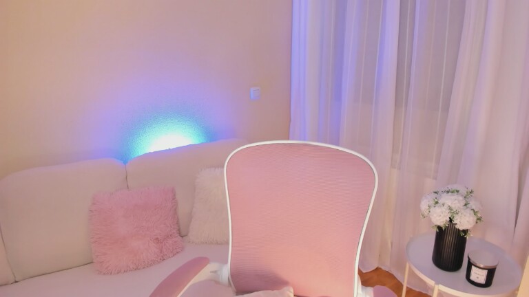 innasantos's Streamate show and profile