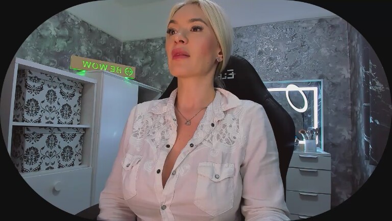 BE_WOW's Streamate show and profile